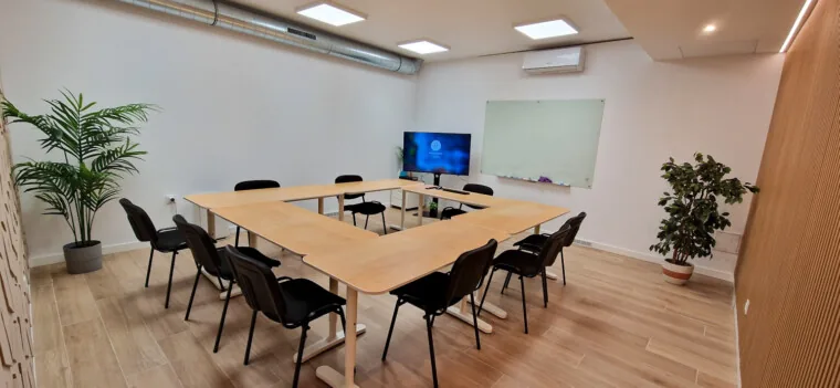 Aula de grupo: mesas en círculo para que hable todo el mundo